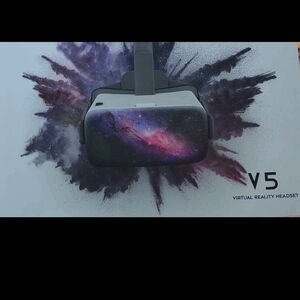 V5 Virtual Reality Headset - Black and Gray